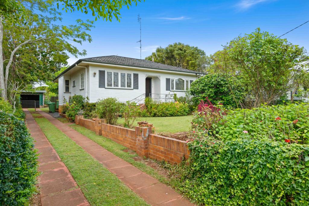 37 Ipswich St, East Toowoomba, QLD 4350