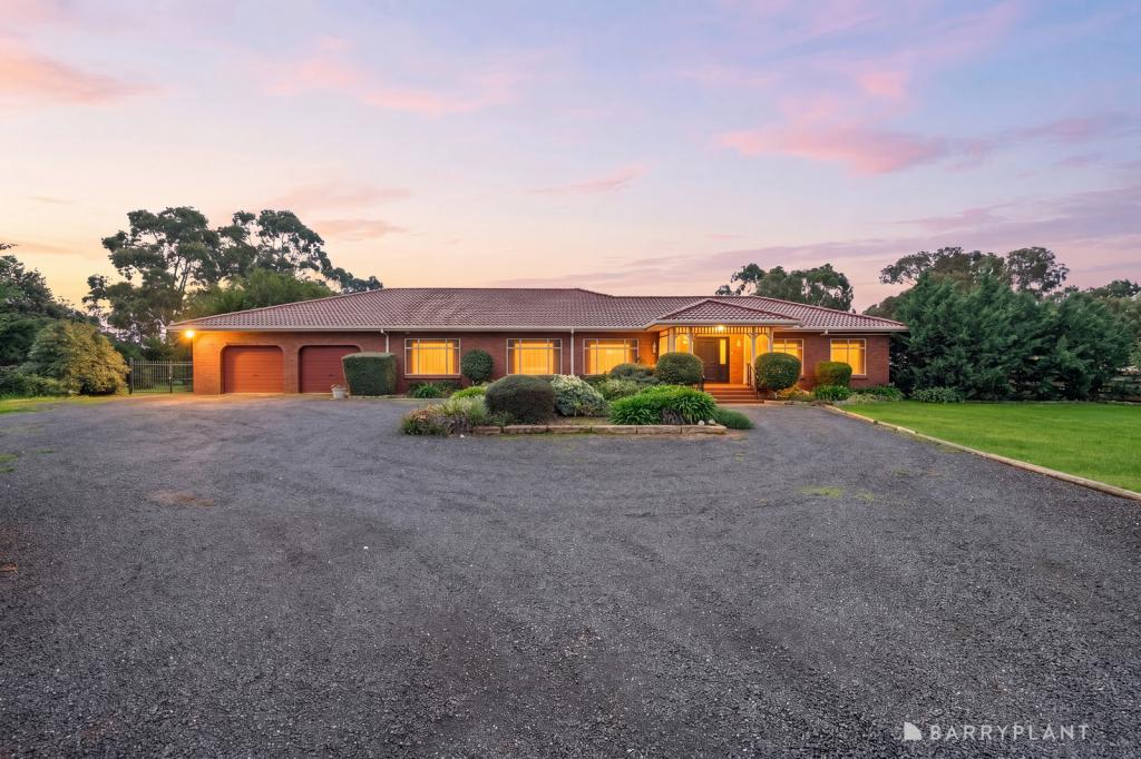 2 Croxton Dr, Kurunjang, VIC 3337