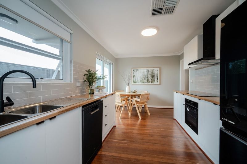 24 Sawle Rd, Hamilton Hill, WA 6163