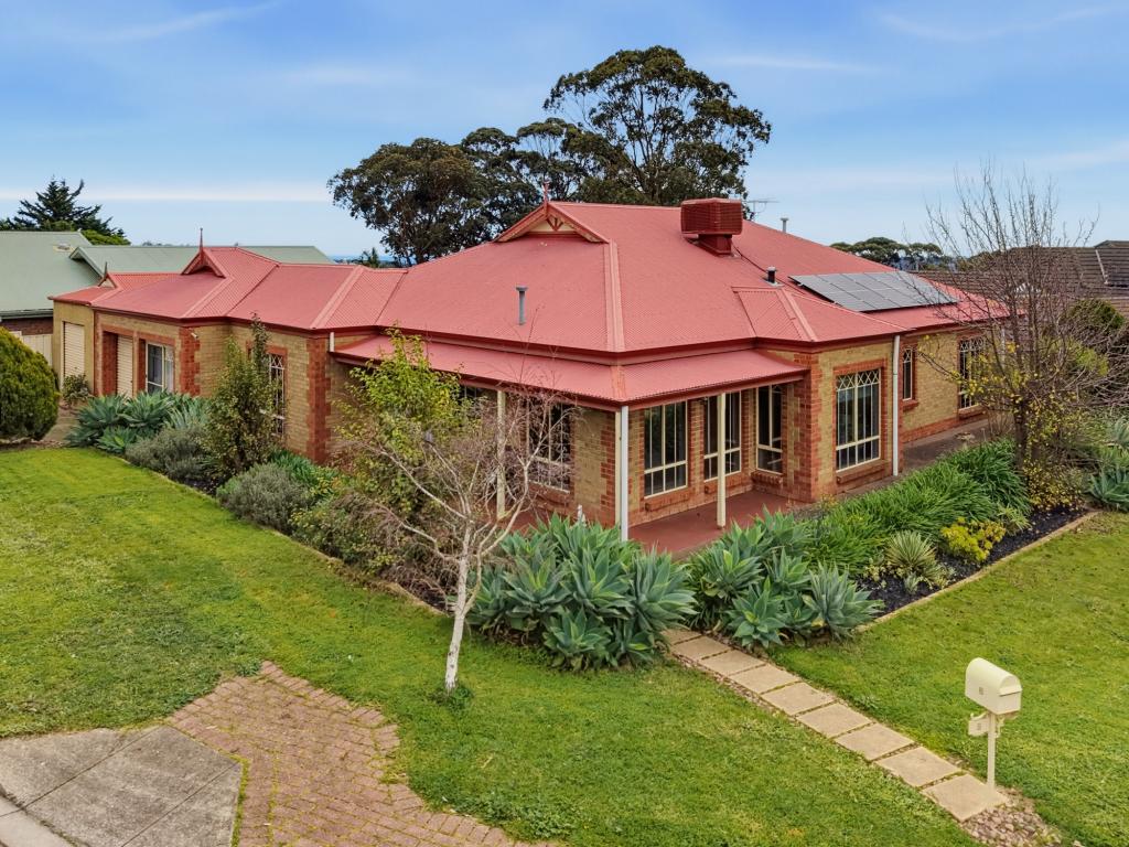 8 Gleneagles Rd, Aberfoyle Park, SA 5159