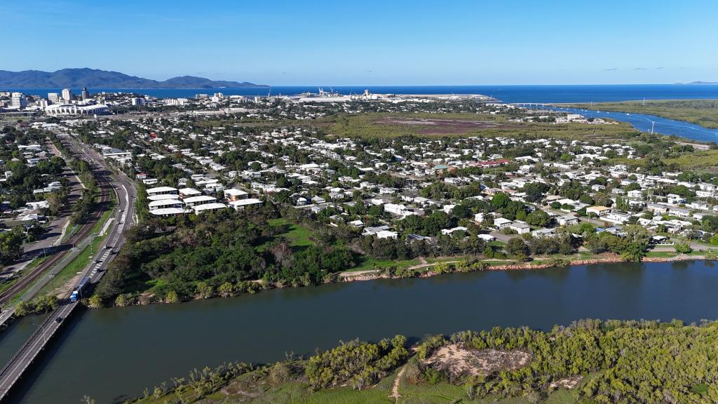 111 Railway Ave, Railway Estate, QLD 4810