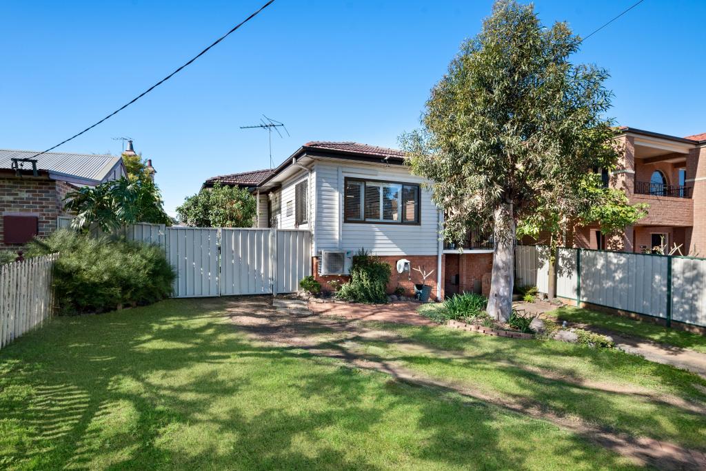 20 Railway Pde, Glenfield, NSW 2167