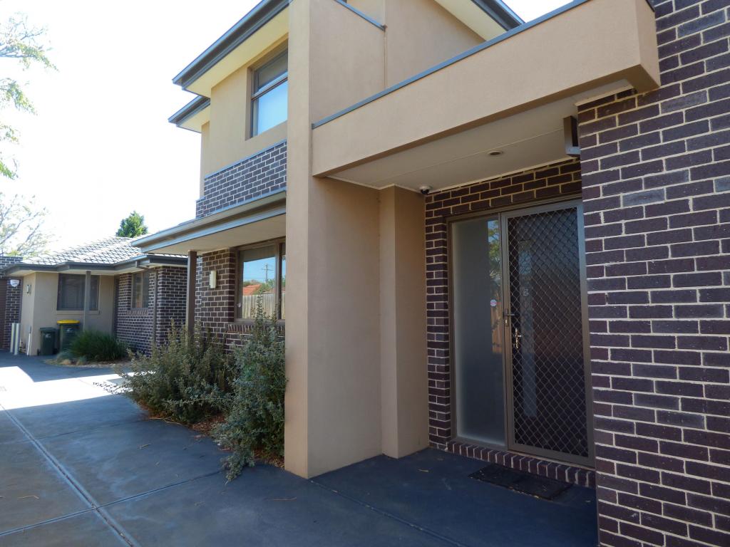 2/37 LANE CRES, RESERVOIR, VIC 3073