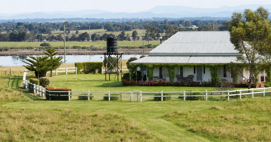 216 ELLASVILLE RD, NICHOLSON, VIC 3882