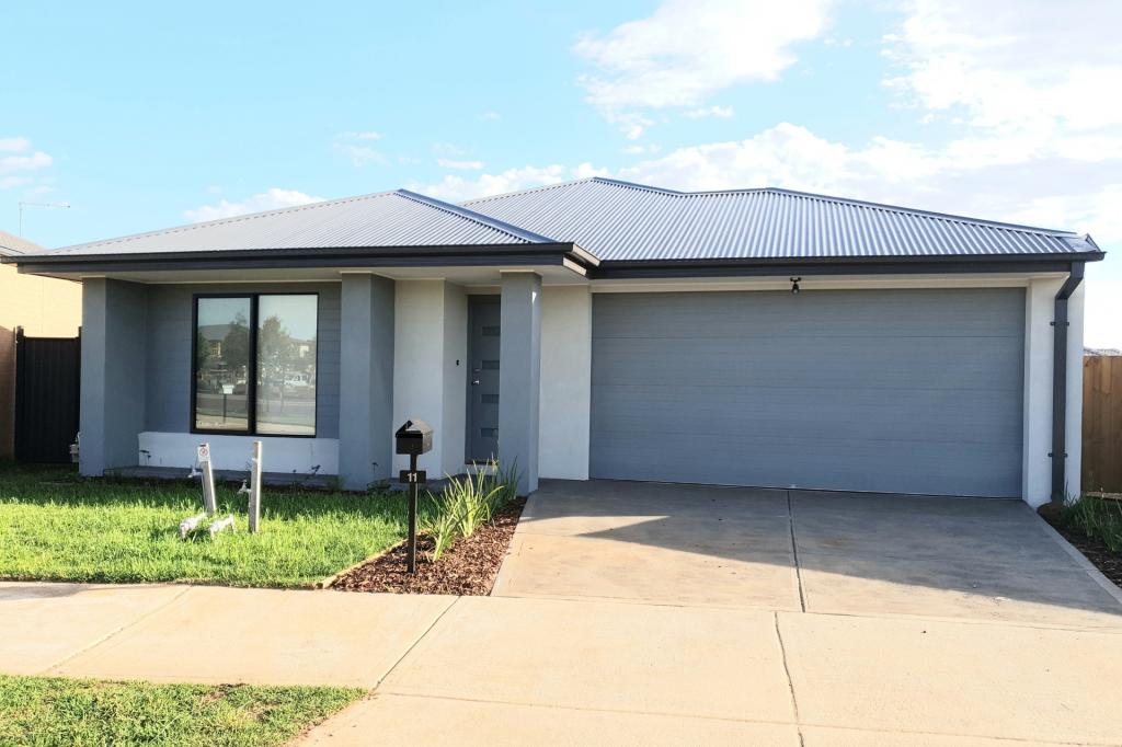 11 HOCSTON WAY, THORNHILL PARK, VIC 3335