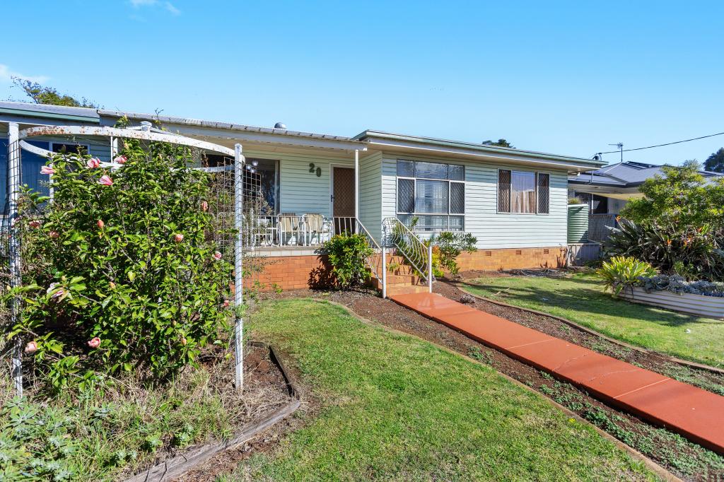 20 Makepeace St, Rockville, QLD 4350