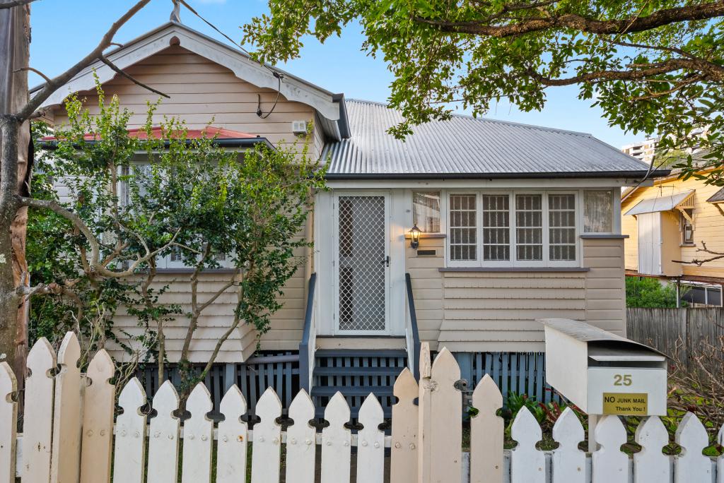 25 TAYLOR ST, WOOLLOONGABBA, QLD 4102