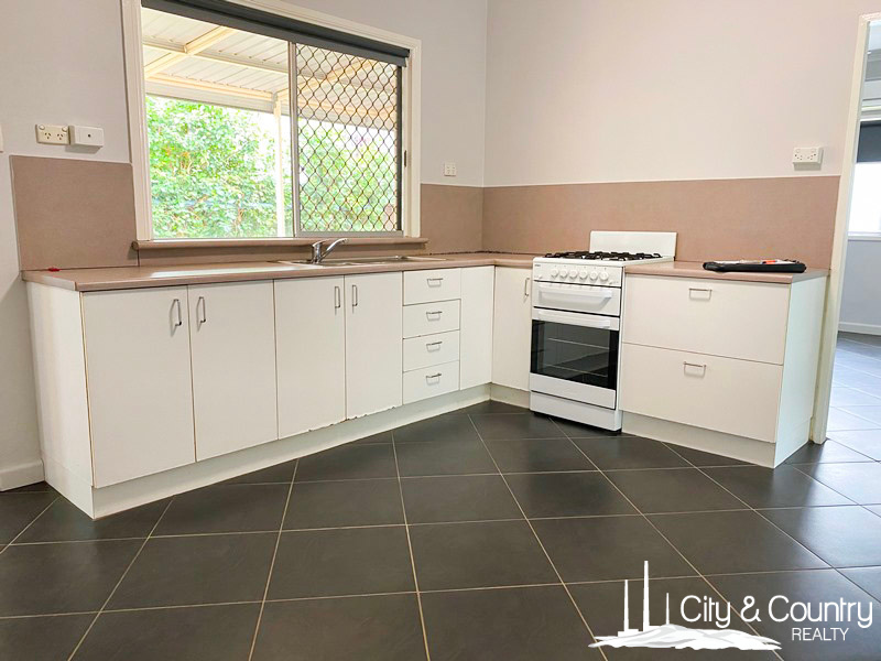 2 CLARKE ST, TOWNVIEW, QLD 4825