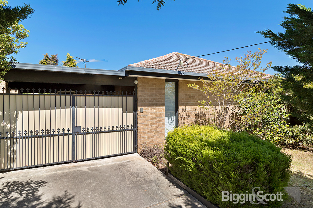 42 Calderwood Ave, Wheelers Hill, VIC 3150