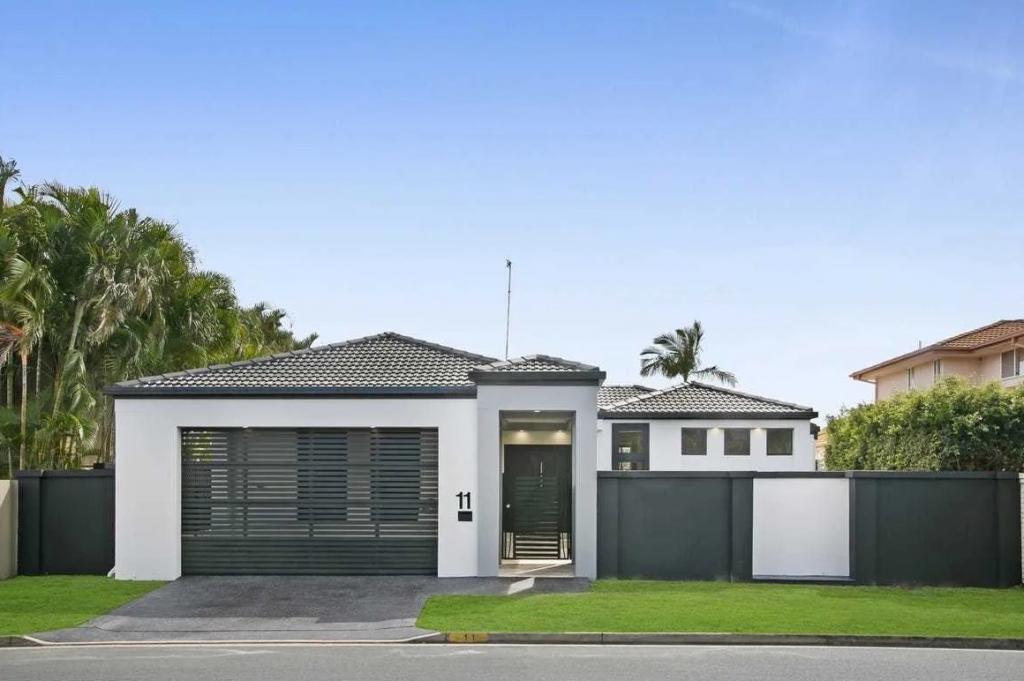 11 Cypress Dr, Broadbeach Waters, QLD 4218