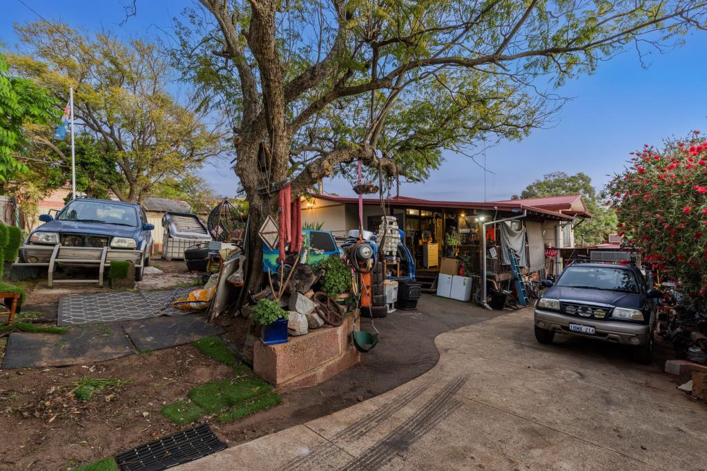 5 Bedfordale Hill Rd, Mount Richon, WA 6112