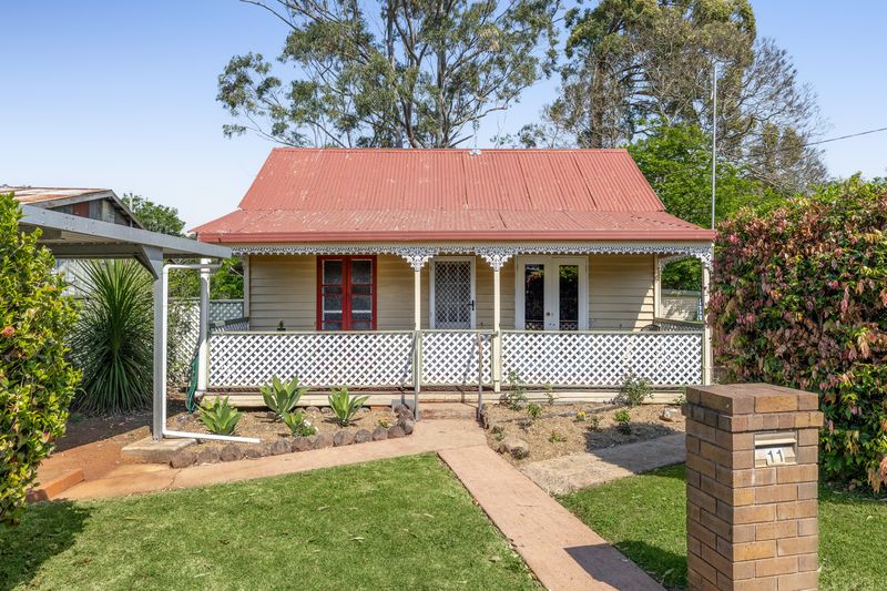 11 INTER ST, NORTH TOOWOOMBA, QLD 4350
