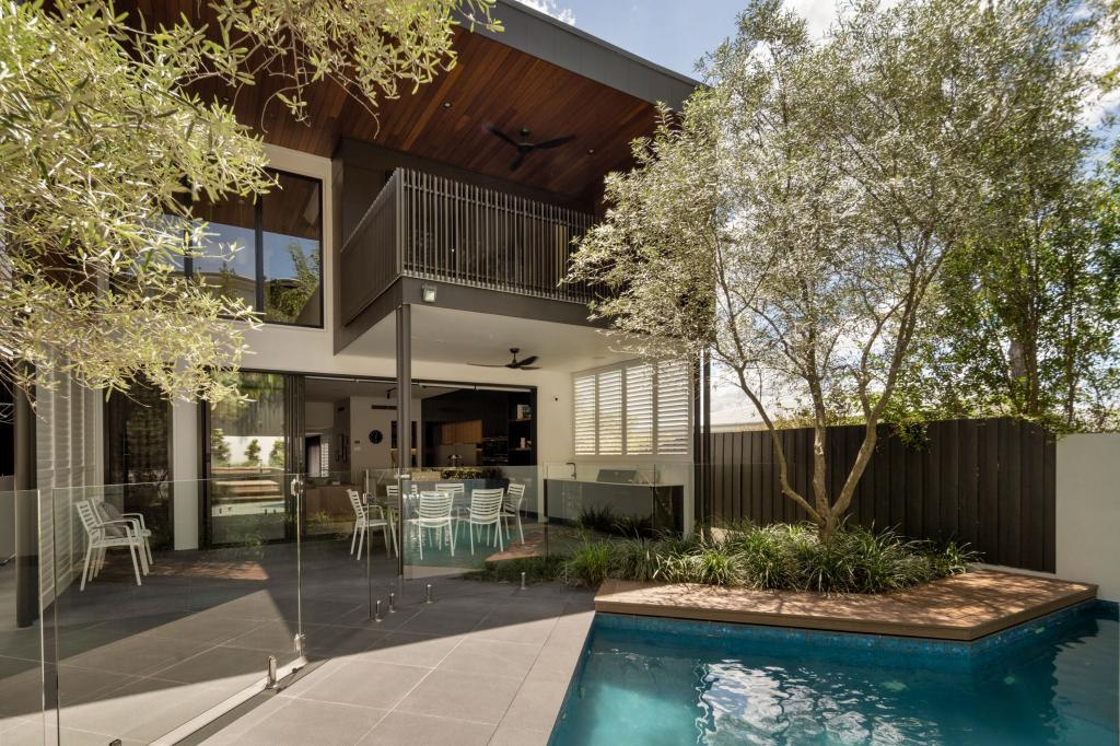 25 LIZZIE ST, BARDON, QLD 4065