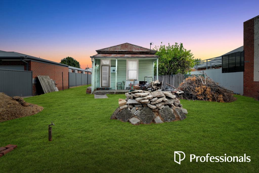 14 WINIFRED ST, ST ALBANS, VIC 3021