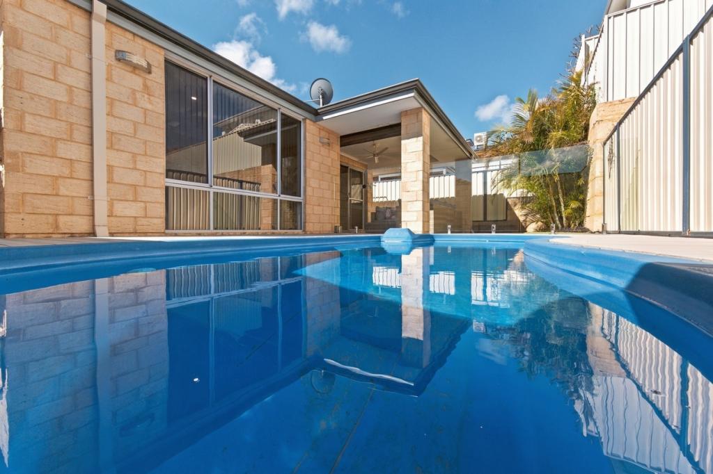 10 Shoreline Gdns, Yangebup, WA 6164