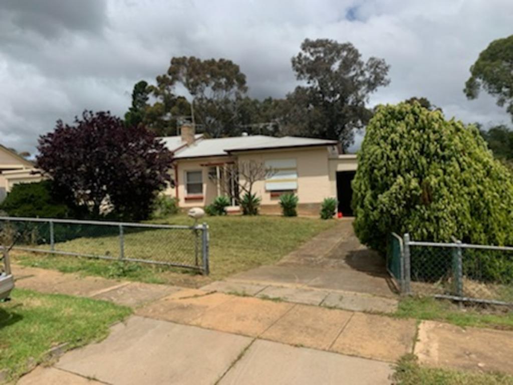 4 Northampton Cres, Elizabeth East, SA 5112