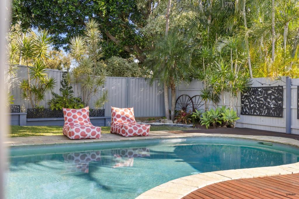 13 Correa Ct, Elanora, QLD 4221