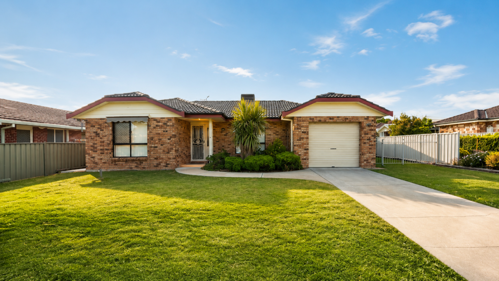 23 ILLOURA ST, TAMWORTH, NSW 2340