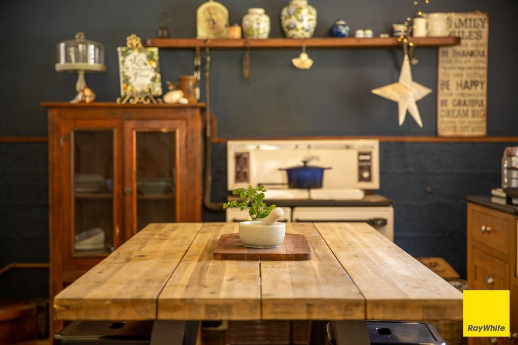 8284 Armidale Rd, Hernani, NSW 2453