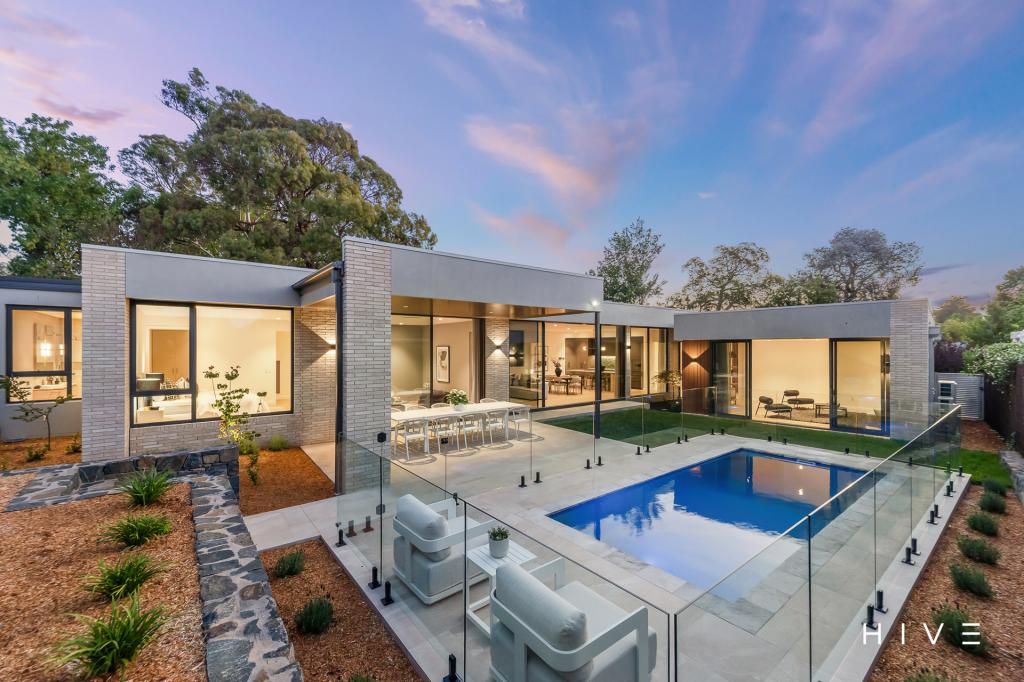 17 BANNISTER GDNS, GRIFFITH, ACT 2603