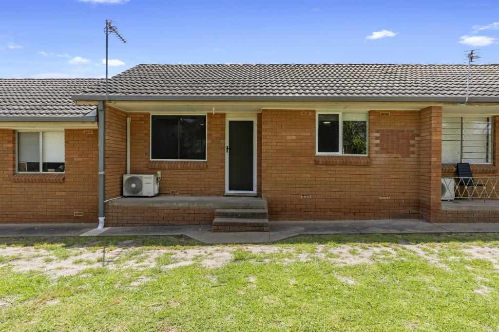 2/8 Joyes Pl, Tolland, NSW 2650
