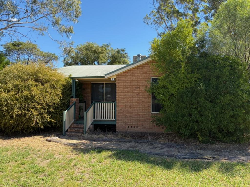 5 Mary Mackillop Pl, Moree, NSW 2400
