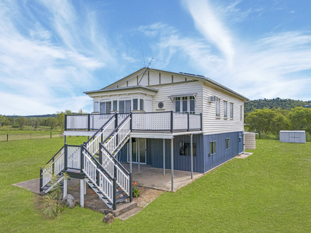 5 Leslee Ct, Summerholm, QLD 4341
