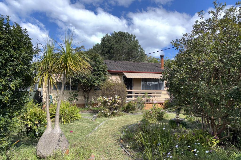 212 Wallarah Rd, Gorokan, NSW 2263