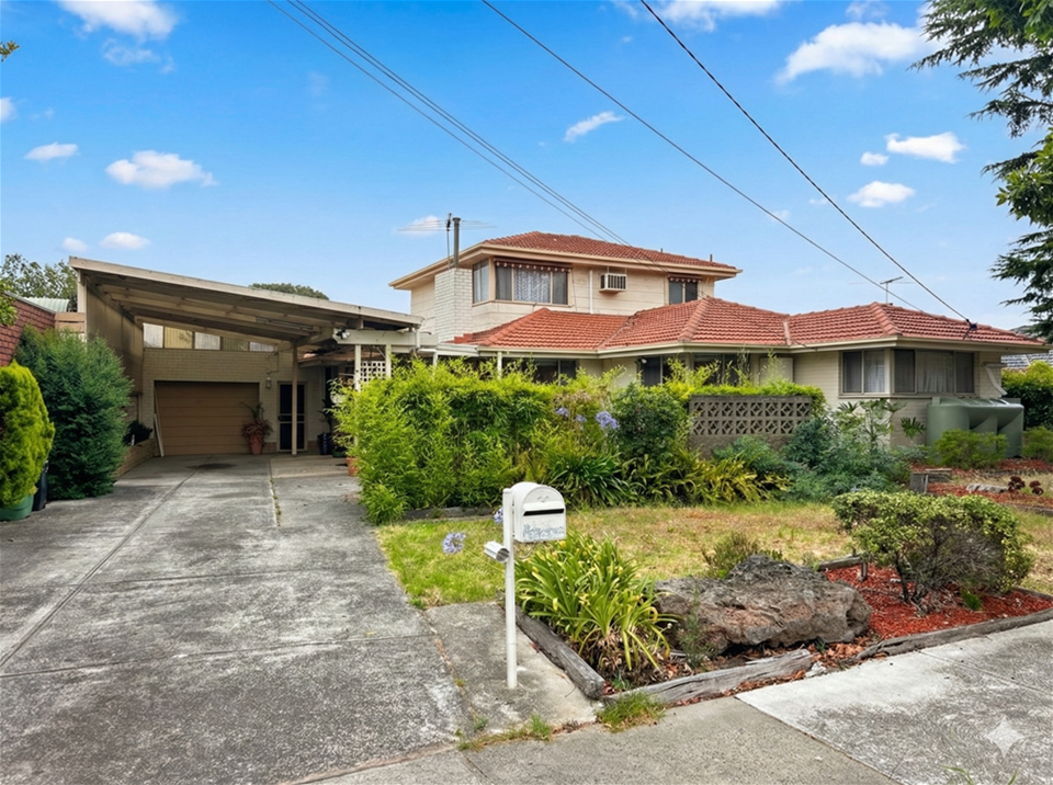 14 WALLARA CRES, BUNDOORA, VIC 3083