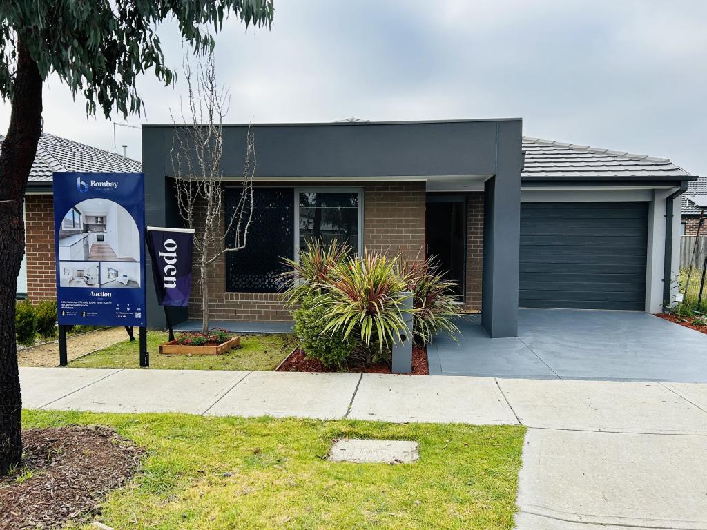 26 Camberwell Pde, Mickleham, VIC 3064