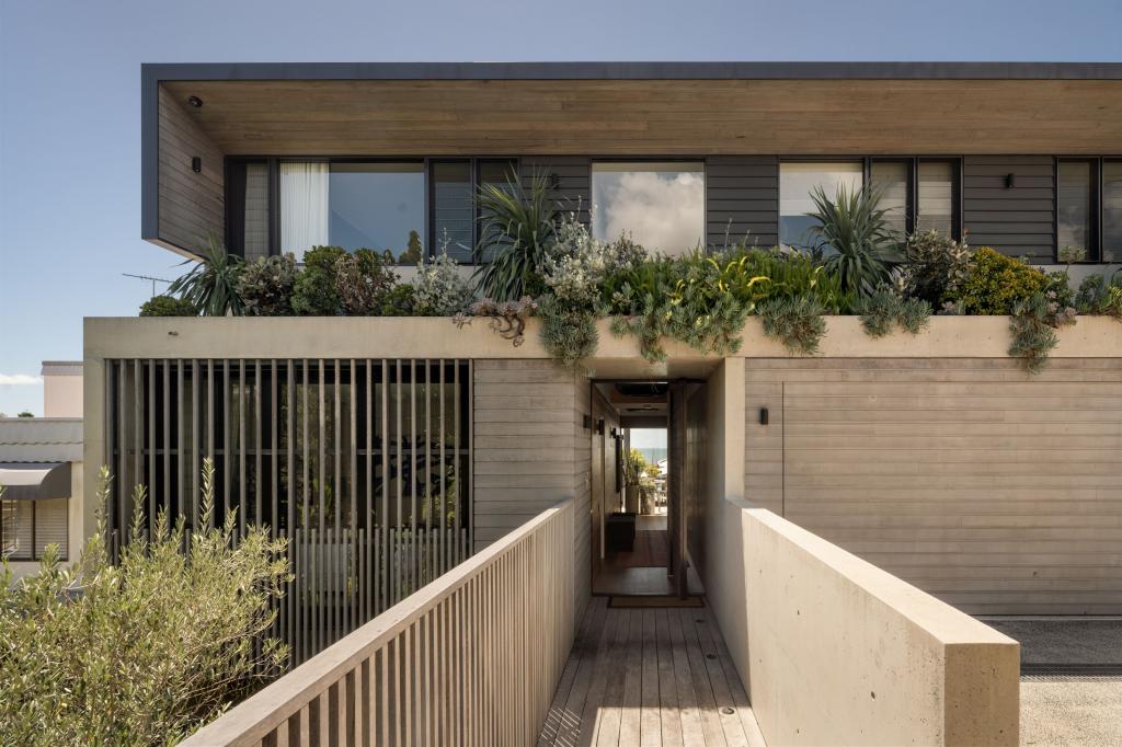 98 Oceana Tce, Manly, QLD 4179