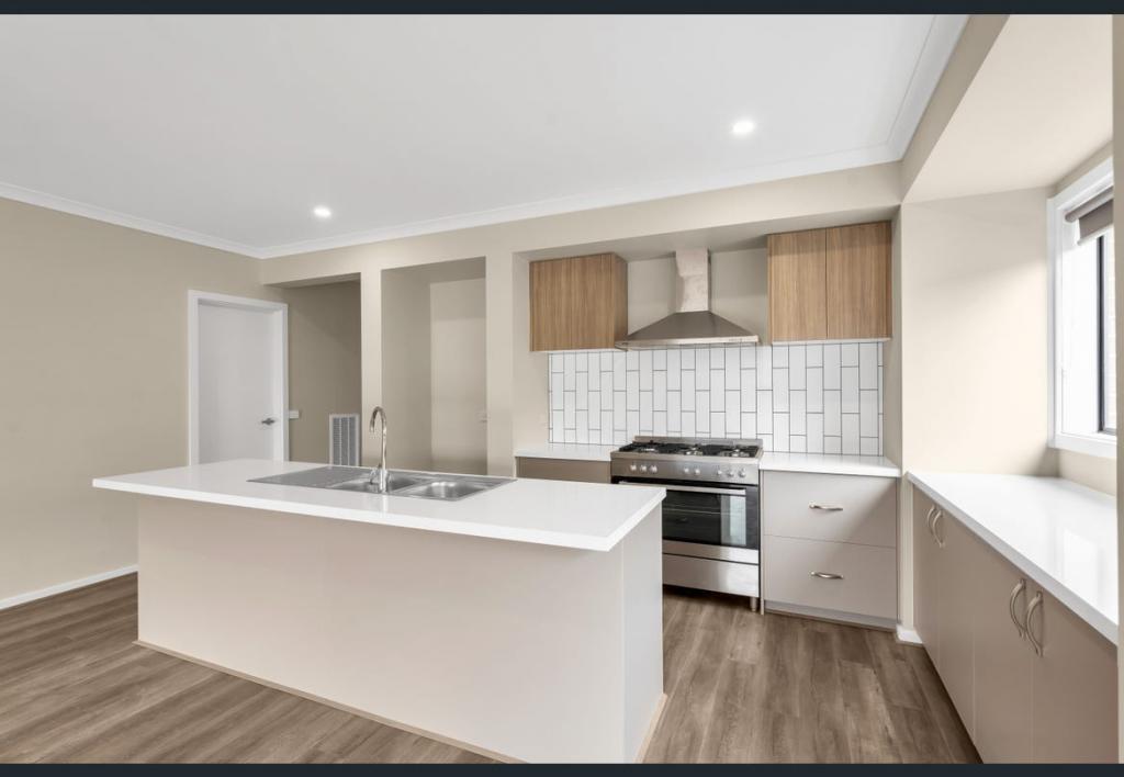 14 GARRONG ST, BACCHUS MARSH, VIC 3340