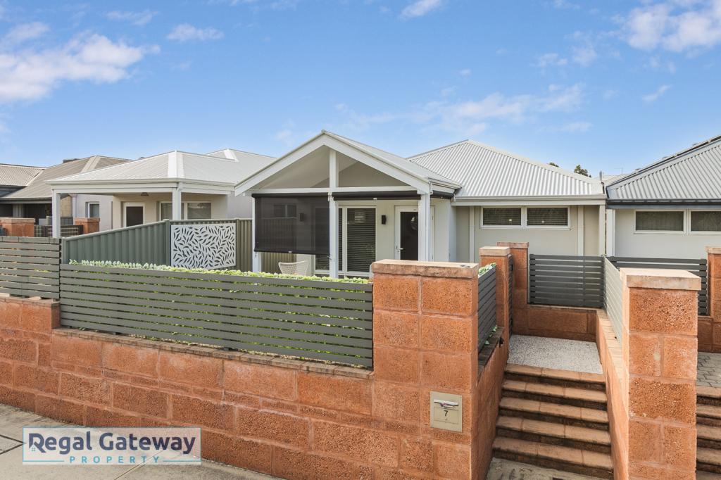 7 Paroo Way, Wandi, WA 6167