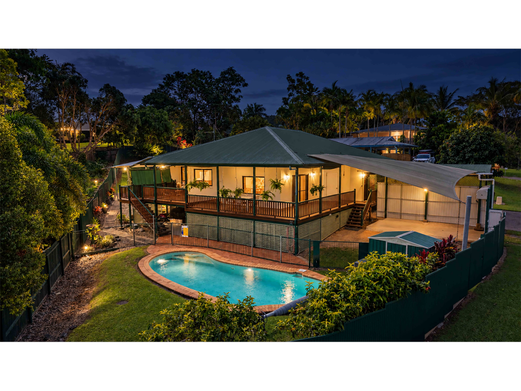 1 LATREILLE TCE, BRINSMEAD, QLD 4870