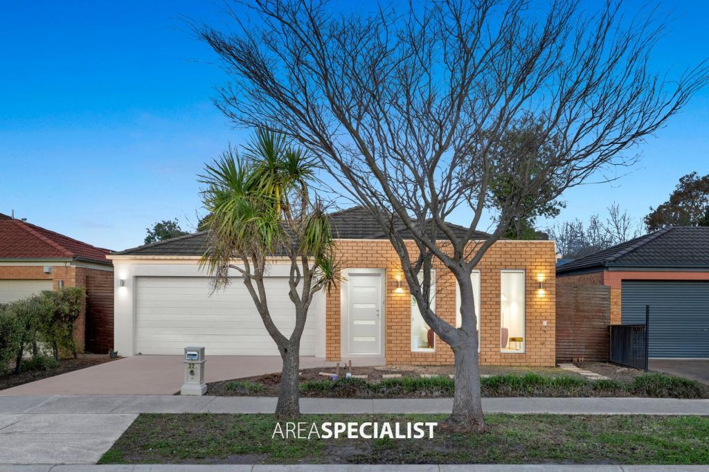 32 Greenaway Tce, Cranbourne East, VIC 3977