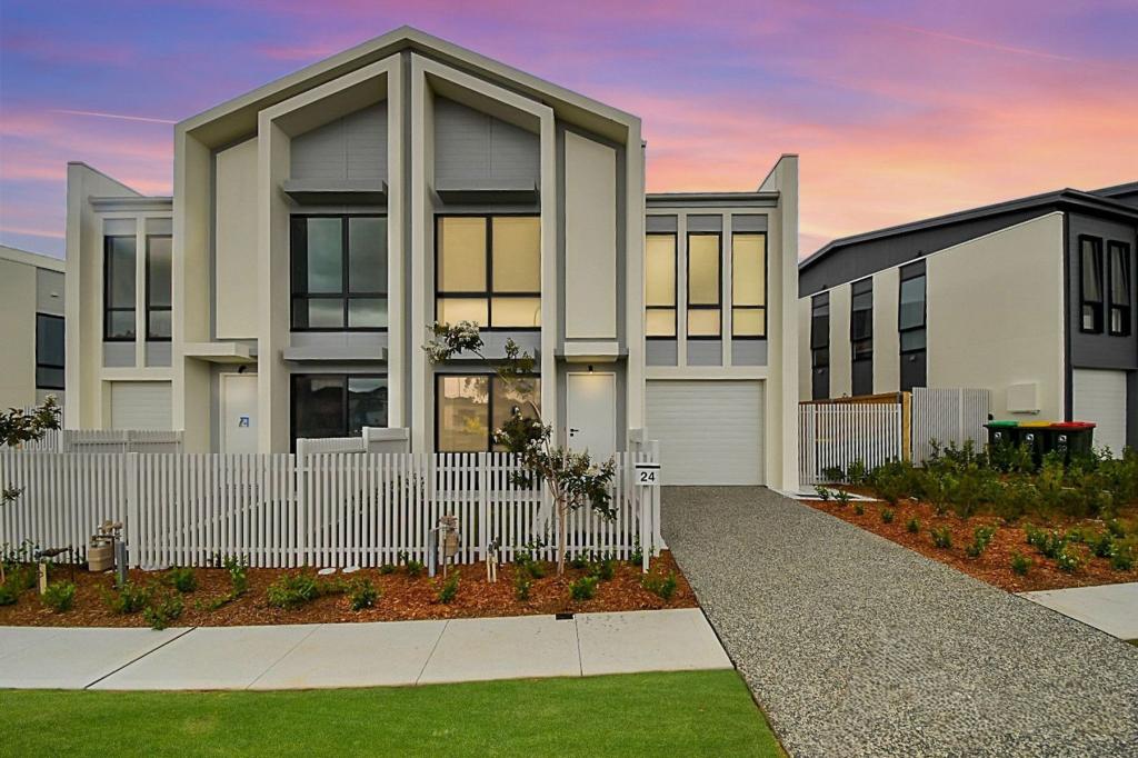 24 Annanvale Cct, Mount Annan, NSW 2567