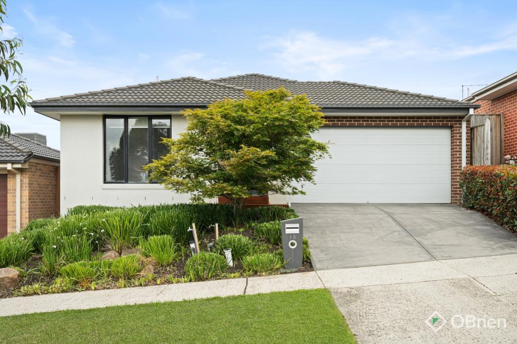 12 Clarendon St, Pakenham, VIC 3810