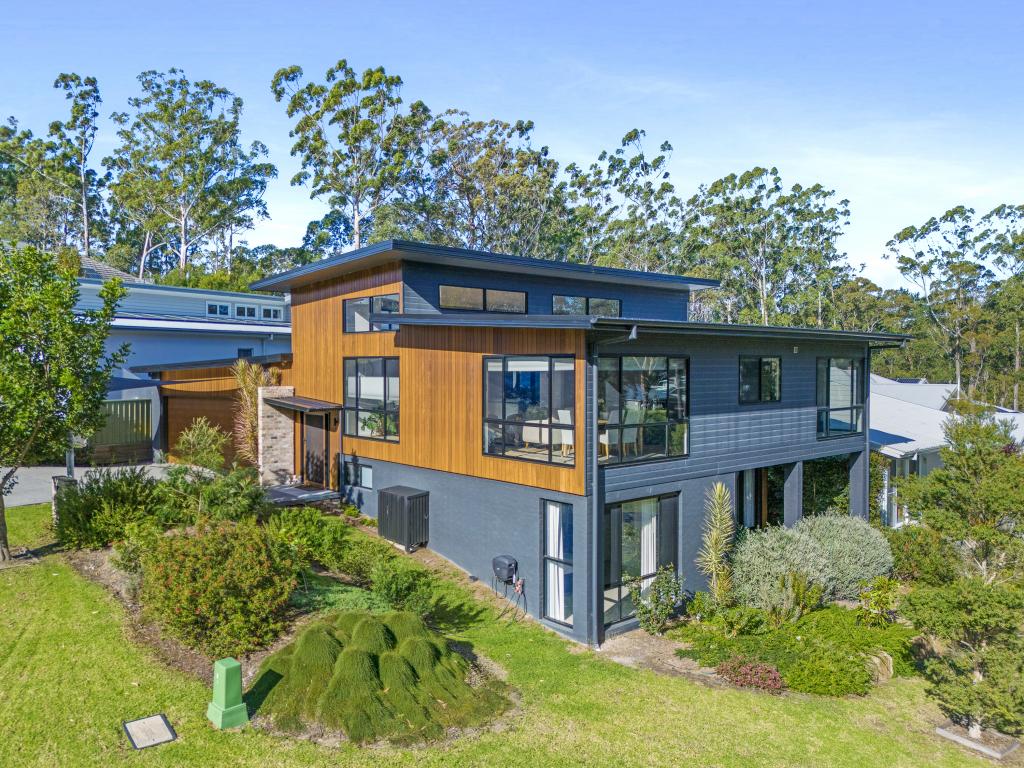 37 Yarrawonga Dr, Mollymook Beach, NSW 2539