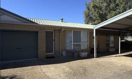 2/4 Dorset Cl, New Auckland, QLD 4680