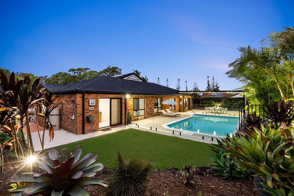 4 Camberwell Cct, Robina, QLD 4226