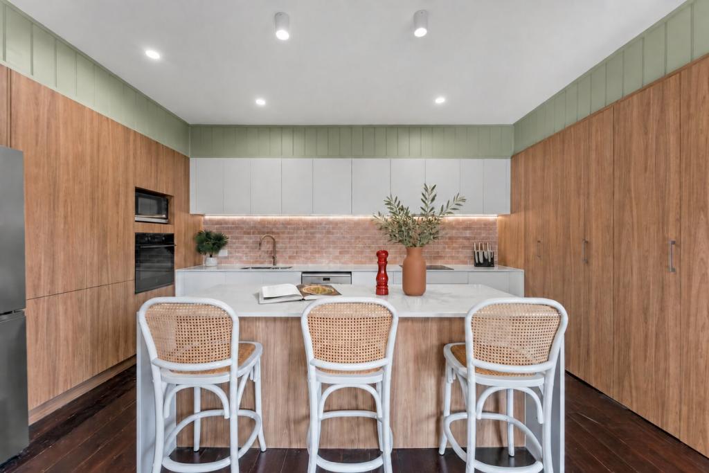 23 Duke St, Cannon Hill, QLD 4170