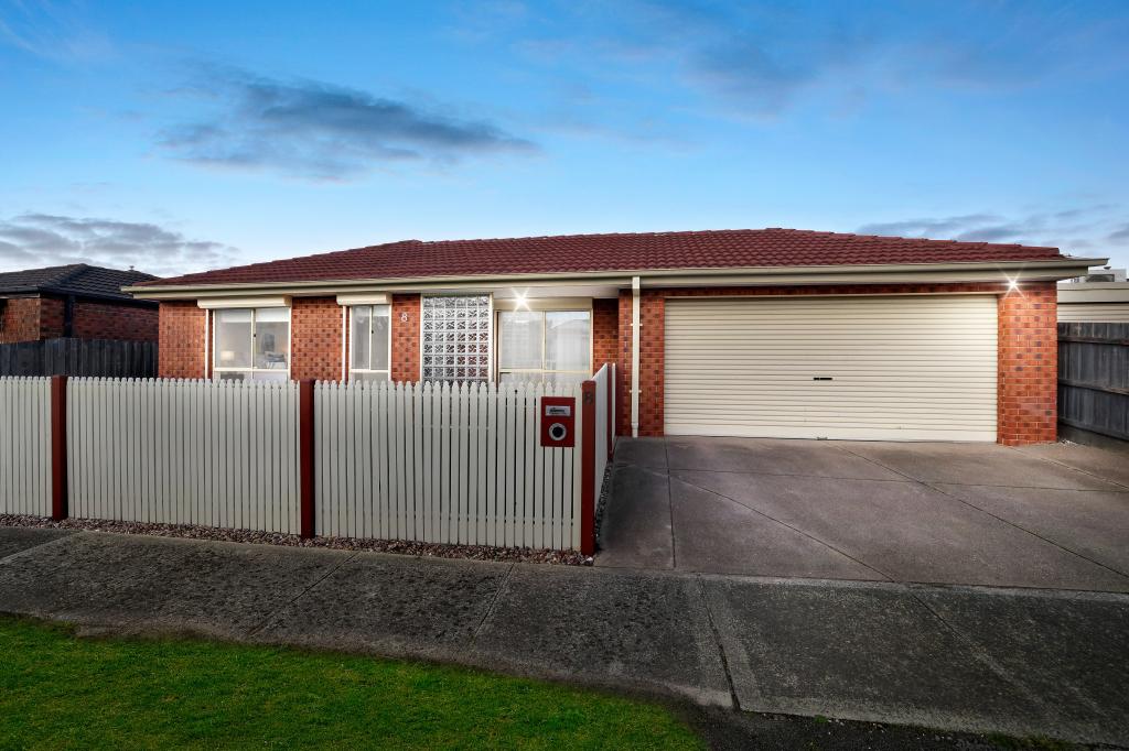 8 Ironbark Cl, Hampton Park, VIC 3976