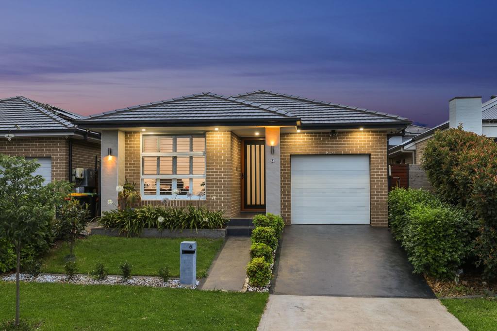 8 Stoneham Cct, Oran Park, NSW 2570