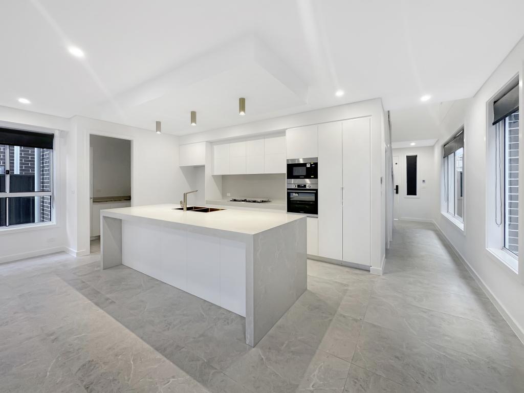 33 April Cres, Riverstone, NSW 2765