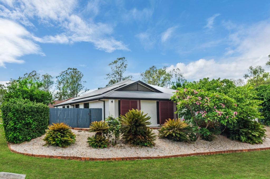 76 Sugarwood St, Bellbowrie, QLD 4070