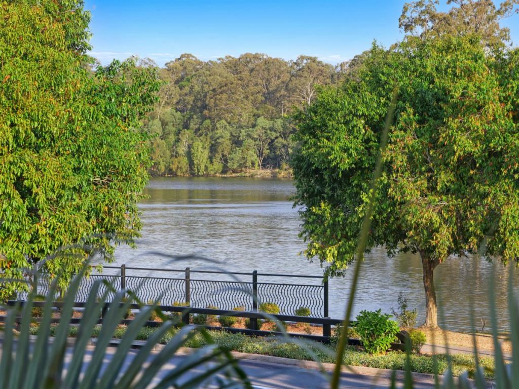 4/12 Azzurra Dr, Varsity Lakes, QLD 4227