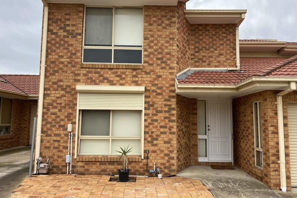 2/30 Nariel Rd, Kings Park, VIC 3021