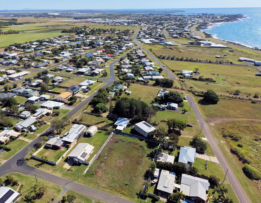 8 RIPPLE ST, BURNETT HEADS, QLD 4670