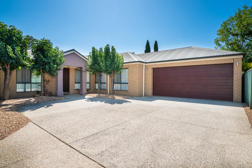 2/12 Robbins Dr, East Albury, NSW 2640