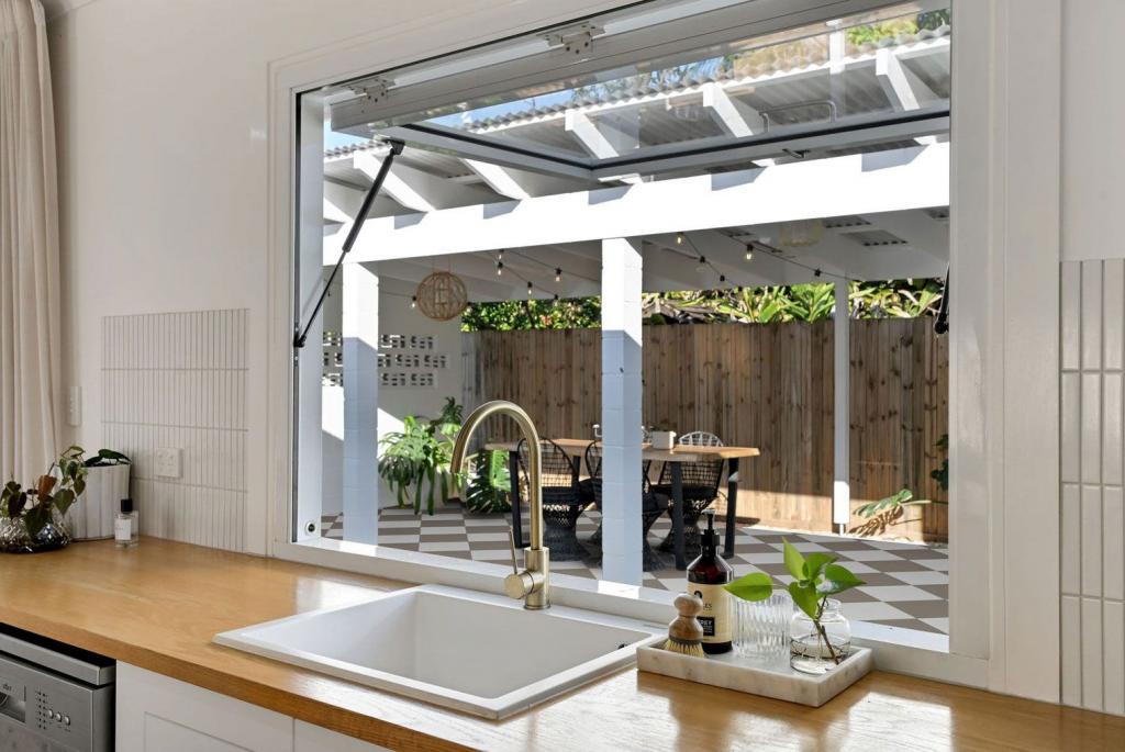 10 Ernest St, West End, QLD 4810